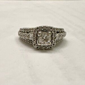✨ Stunning Pre-Owned Diamond Ring ✨